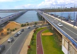 Las obras de mejora de la iluminación del puente del Odiel se prolongarán hasta final de diciembre