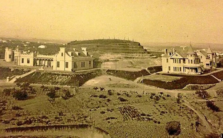Imagen principal - Clínia y chalet a principios del siglo XX, vista aérea de la ubicación del chalet y estado actual de la calle en la que se sitúa