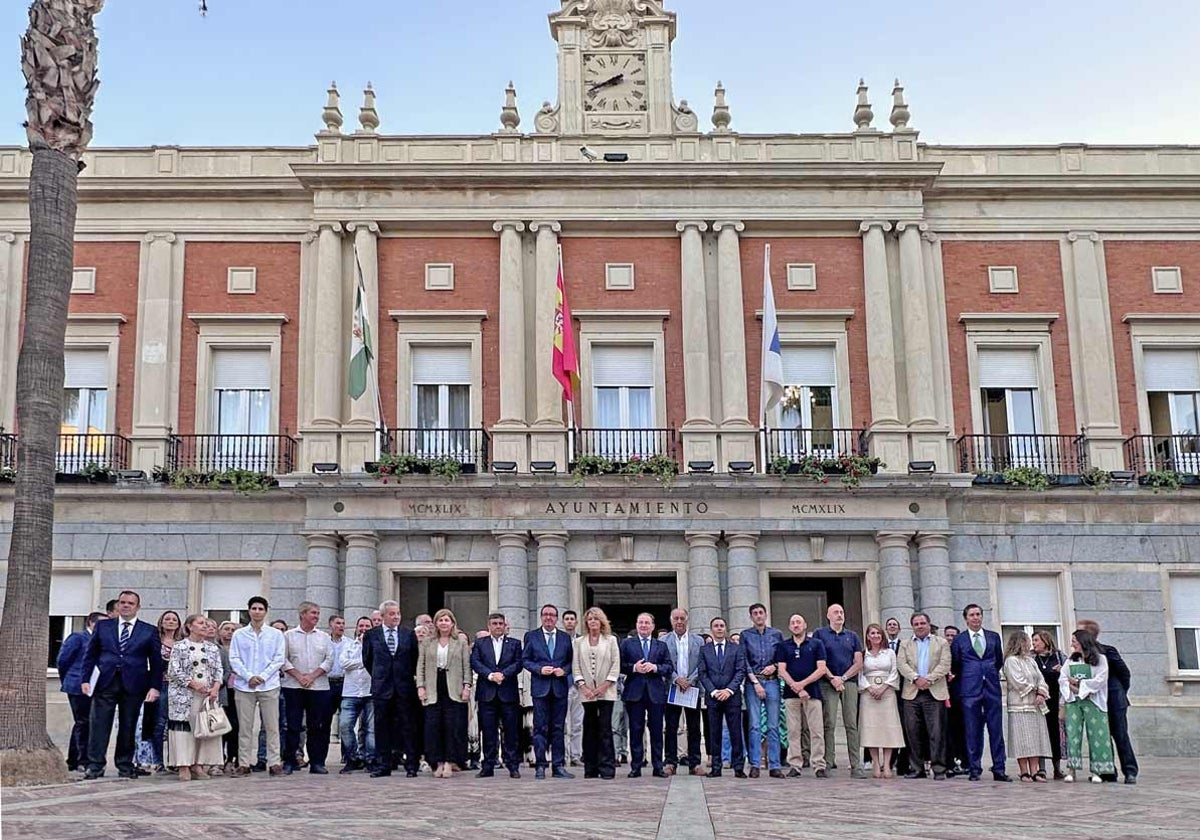 Los asistentes al acto por las infraestructuras