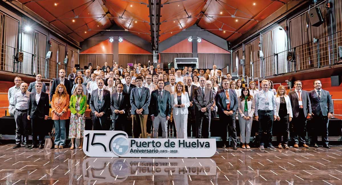 Los participantes en las jornadas que han tenido lugar en las Cocheras del Puerto