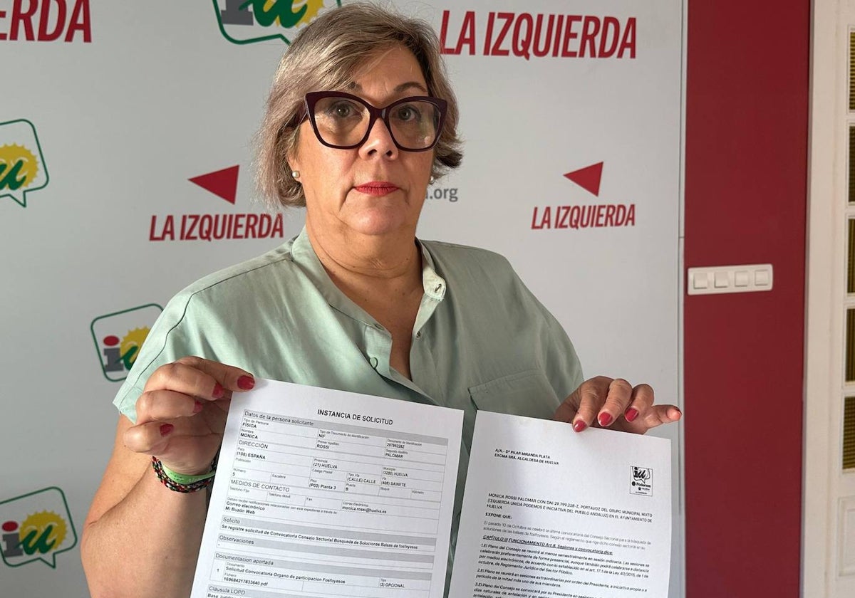 La concejala Mónica Rossi, con la petición