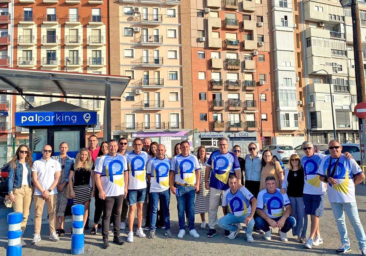 Los trabajadores en las instalaciones de la avenida de Italia