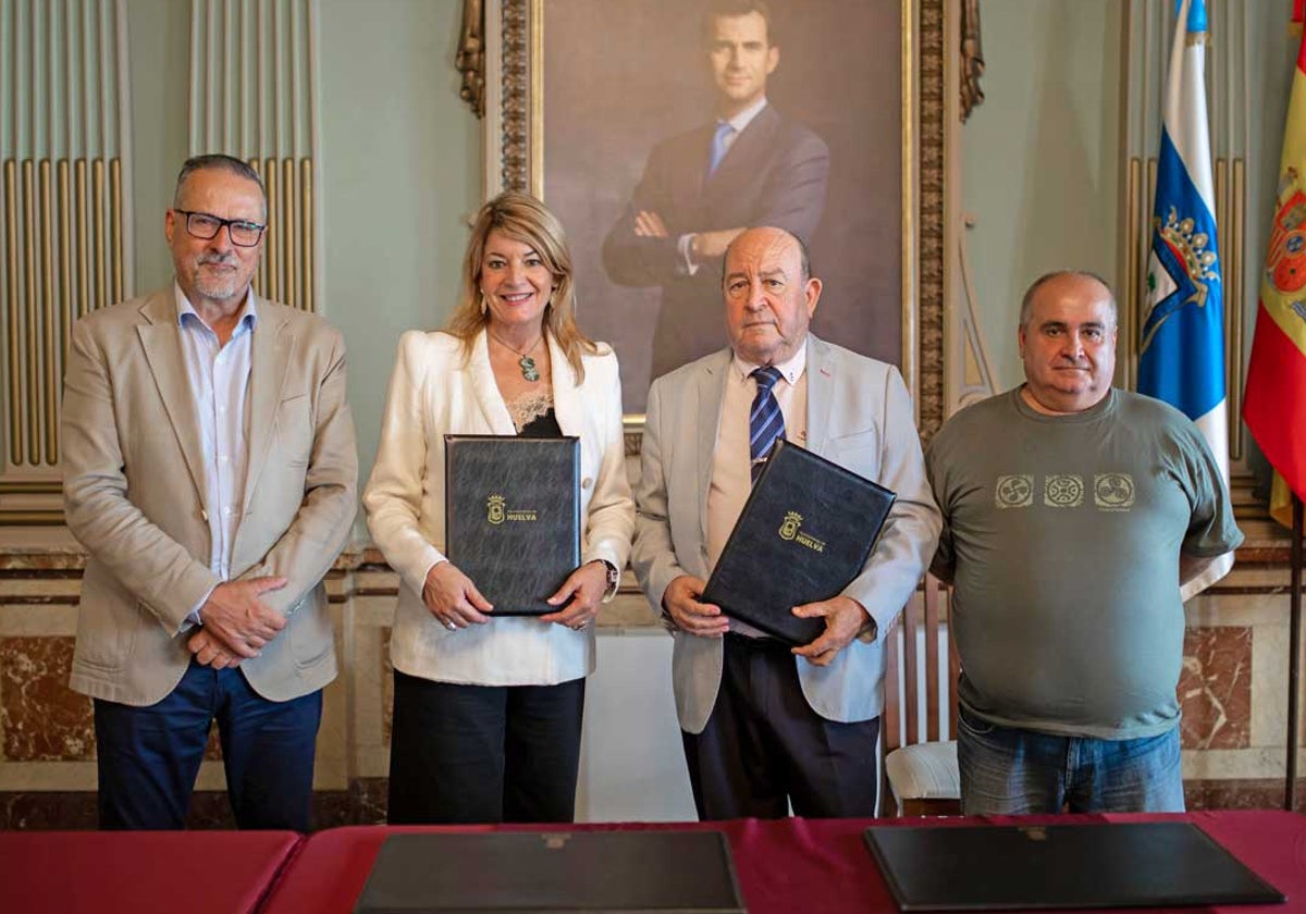 Pilar Miranda y Antonio Gutiérrez tras firmar el acuerdo