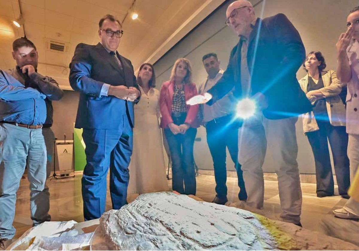 La estela ha sido recepcionada este miércoles en el Museo de Huelva