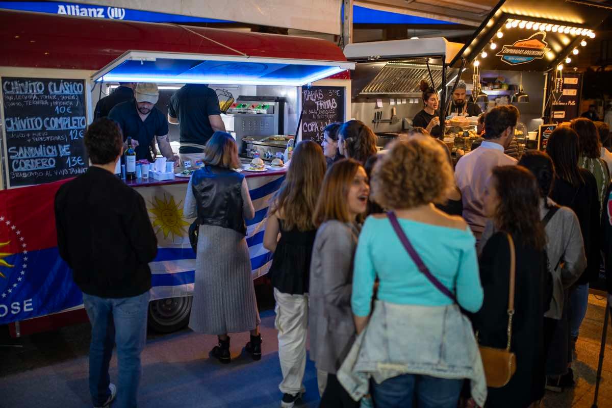 Sabor a fiesta: el Binómico llena de animación el centro de Huelva