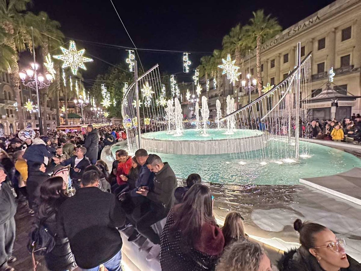 Así es el alumbrado del centro de Huelva, que ya ha dado la bienvenida a la Navidad