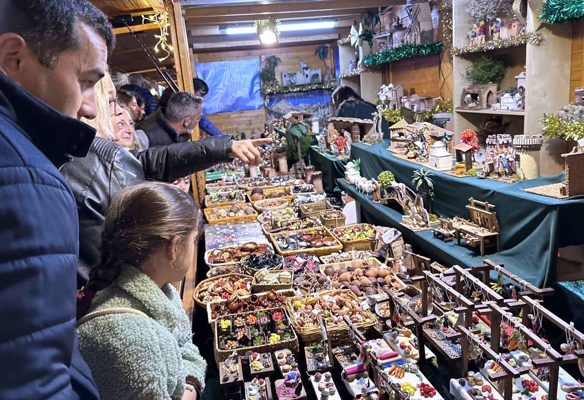 Así es el alumbrado del centro de Huelva, que ya ha dado la bienvenida a la Navidad