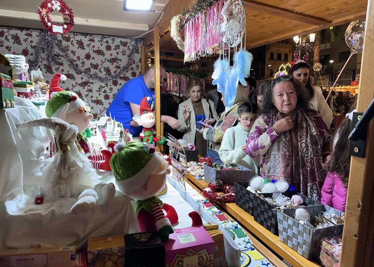 Así es el alumbrado del centro de Huelva, que ya ha dado la bienvenida a la Navidad