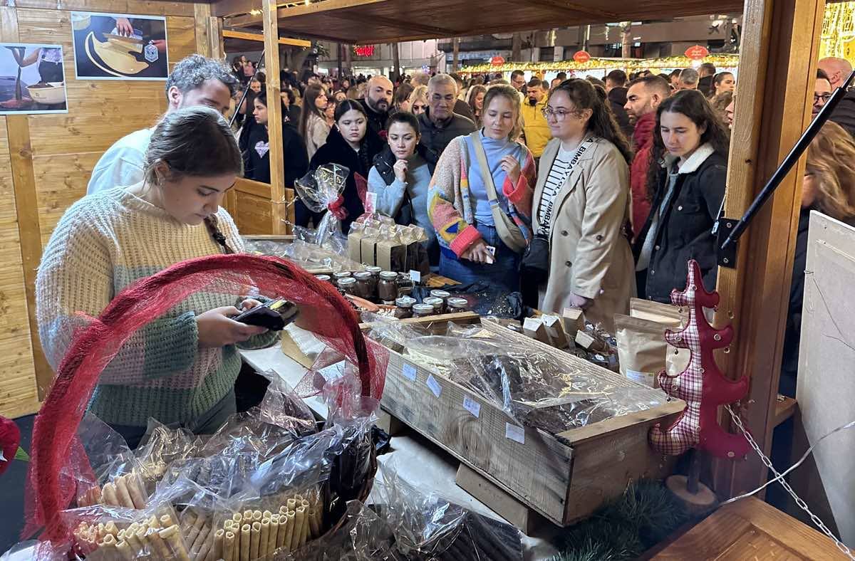 Así es el alumbrado del centro de Huelva, que ya ha dado la bienvenida a la Navidad