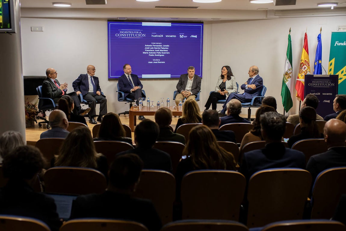 La mejores imágenes del foro &#039;Encuentros con la Constitución&#039; en Huelva