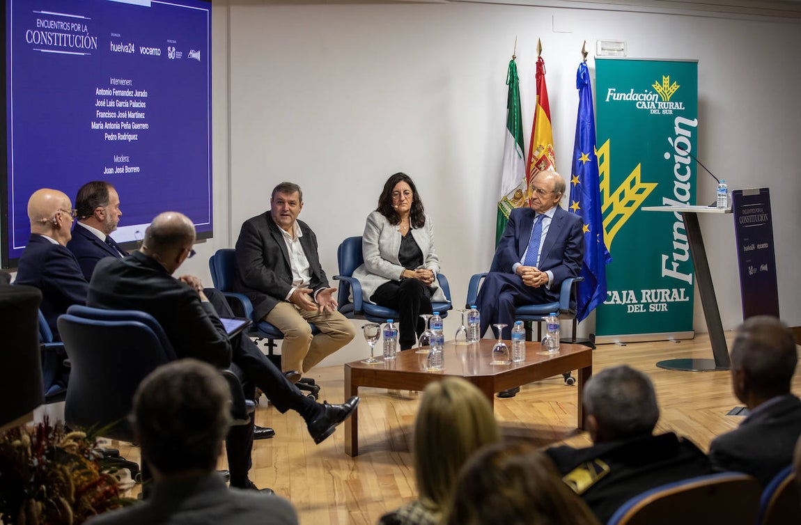 La mejores imágenes del foro &#039;Encuentros con la Constitución&#039; en Huelva