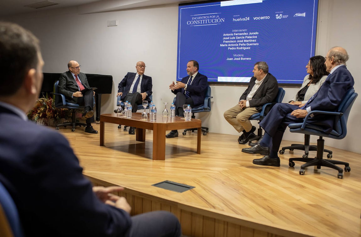 La mejores imágenes del foro &#039;Encuentros con la Constitución&#039; en Huelva