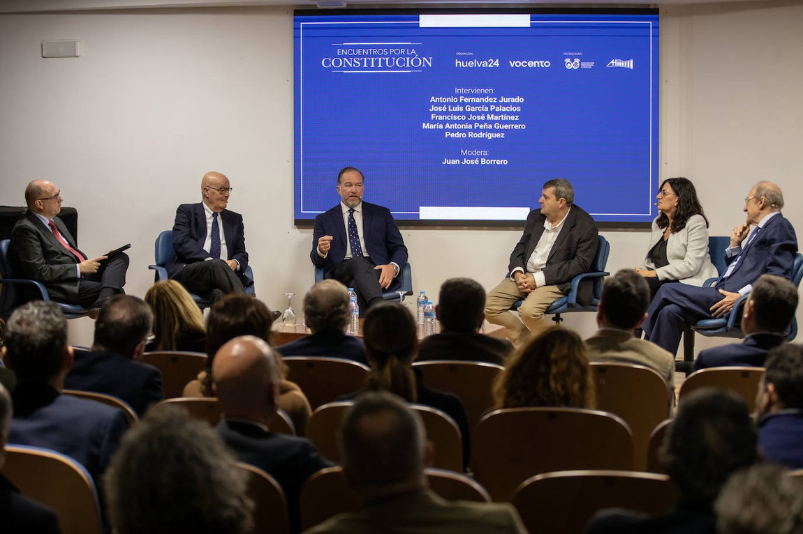La mejores imágenes del foro &#039;Encuentros con la Constitución&#039; en Huelva