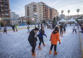 ¿Hasta qué día se podrá disfrutar de la pista de hielo de Isla Chica y del tren turístico de Huelva?
