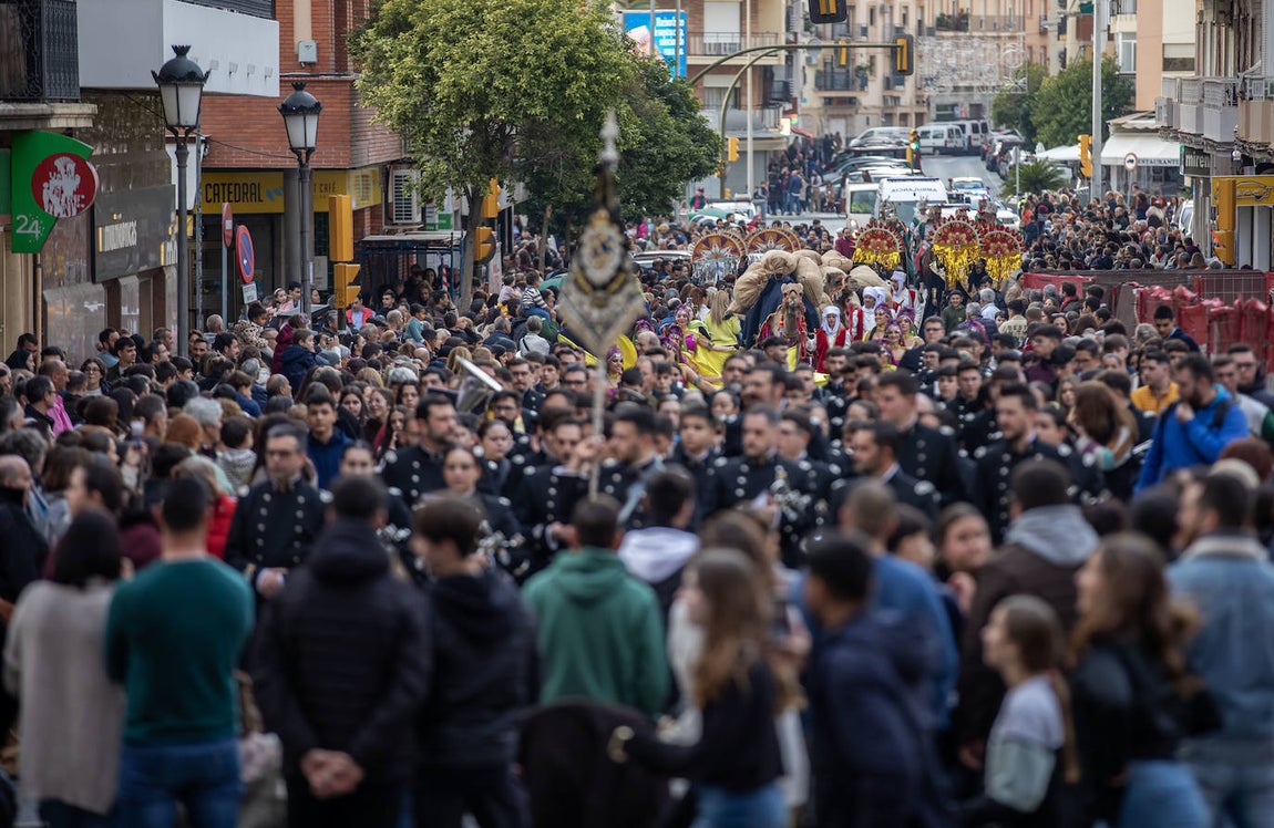 Cortejo del Heraldo Real por la ciudad