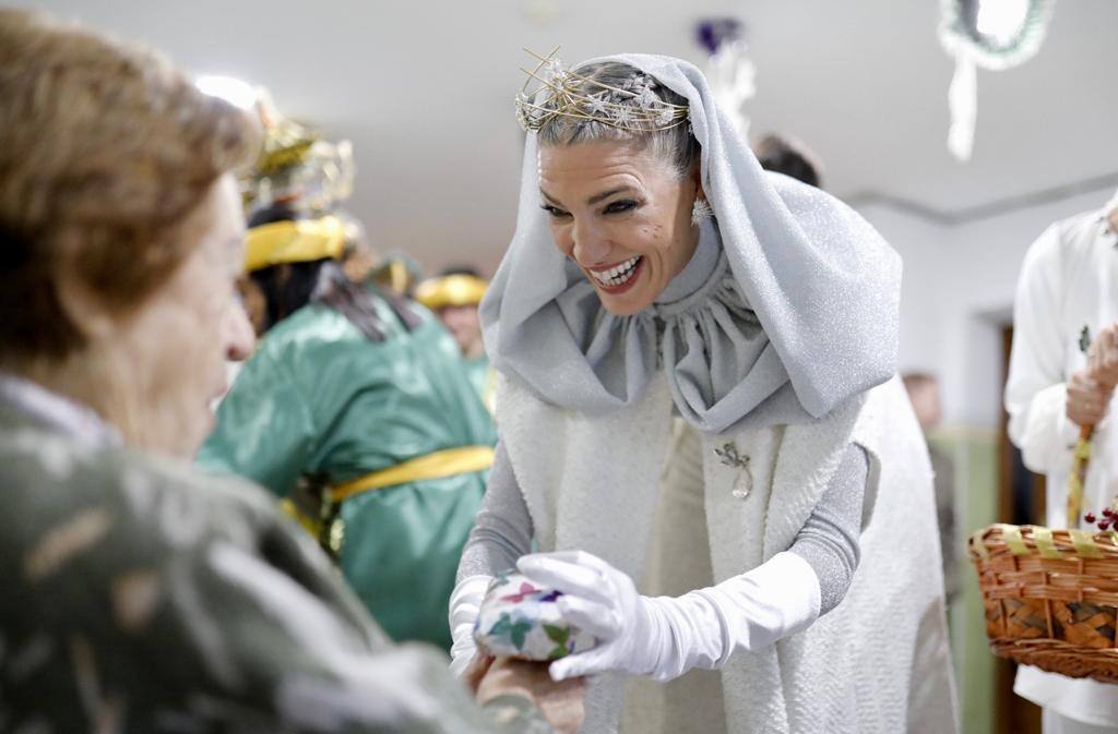 Así ha sido la visita de los Reyes Magos de Huelva durante la mañana del 5 de enero, en imágenes