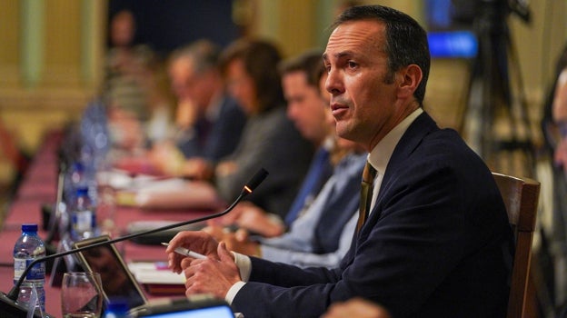 El concejal de Economía y Hacienda, Francisco Muñoz, en el pleno de este lunes