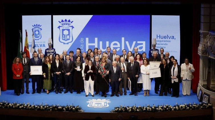 Huelva suma nuevos hijos y distingue a los más ilustres con su Medalla
