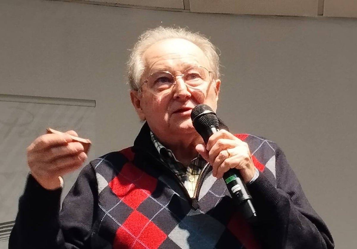 Juan Antonio Pérez Mercader, durante su conferencia