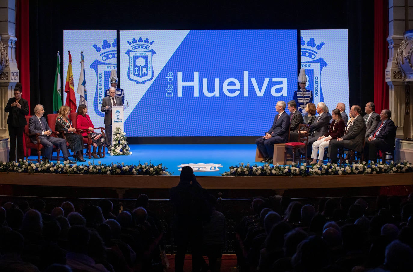 La entrega de las Medallas de la Ciudad de Huelva 2024, en imágenes