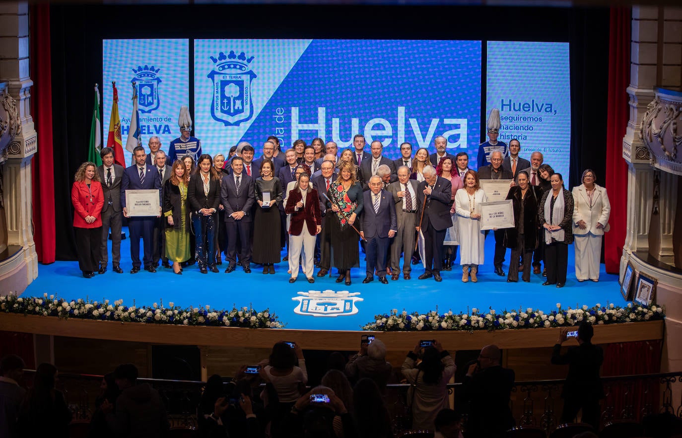 La entrega de las Medallas de la Ciudad de Huelva 2024, en imágenes