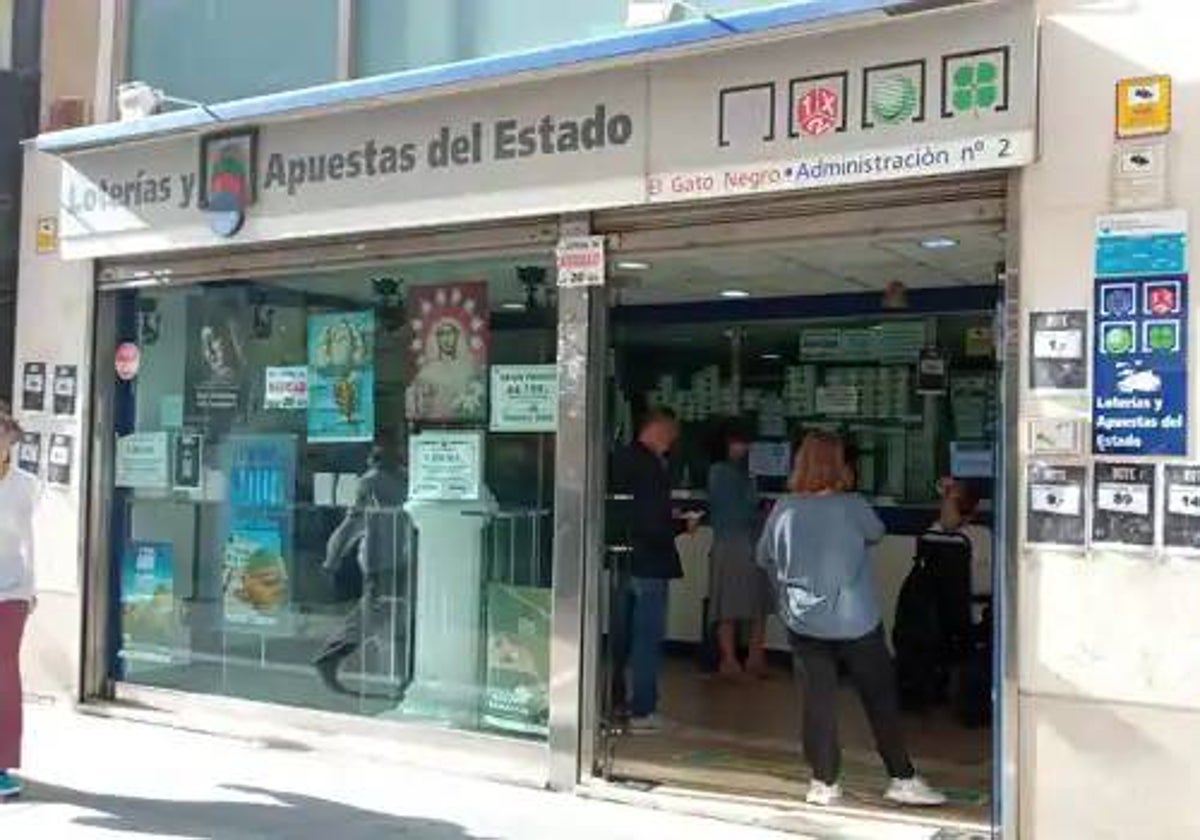 La administración de lotería El Gato Negro situada en la calle Bocas de Huelva capital