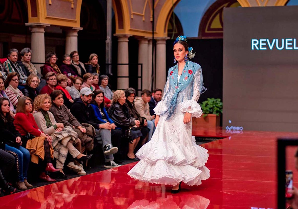 Imagen de archivo de un desfile de la pasarela 'Huelva Flamenca'