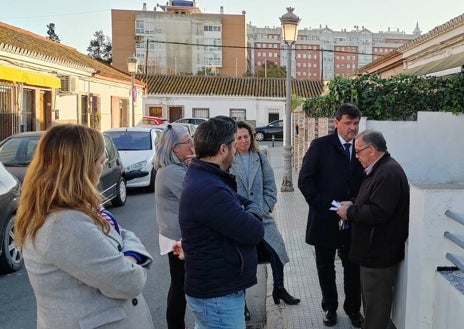 Imagen secundaria 1 - Denuncian la paralización del programa de rehabilitación de viviendas de la barriada de La Navidad