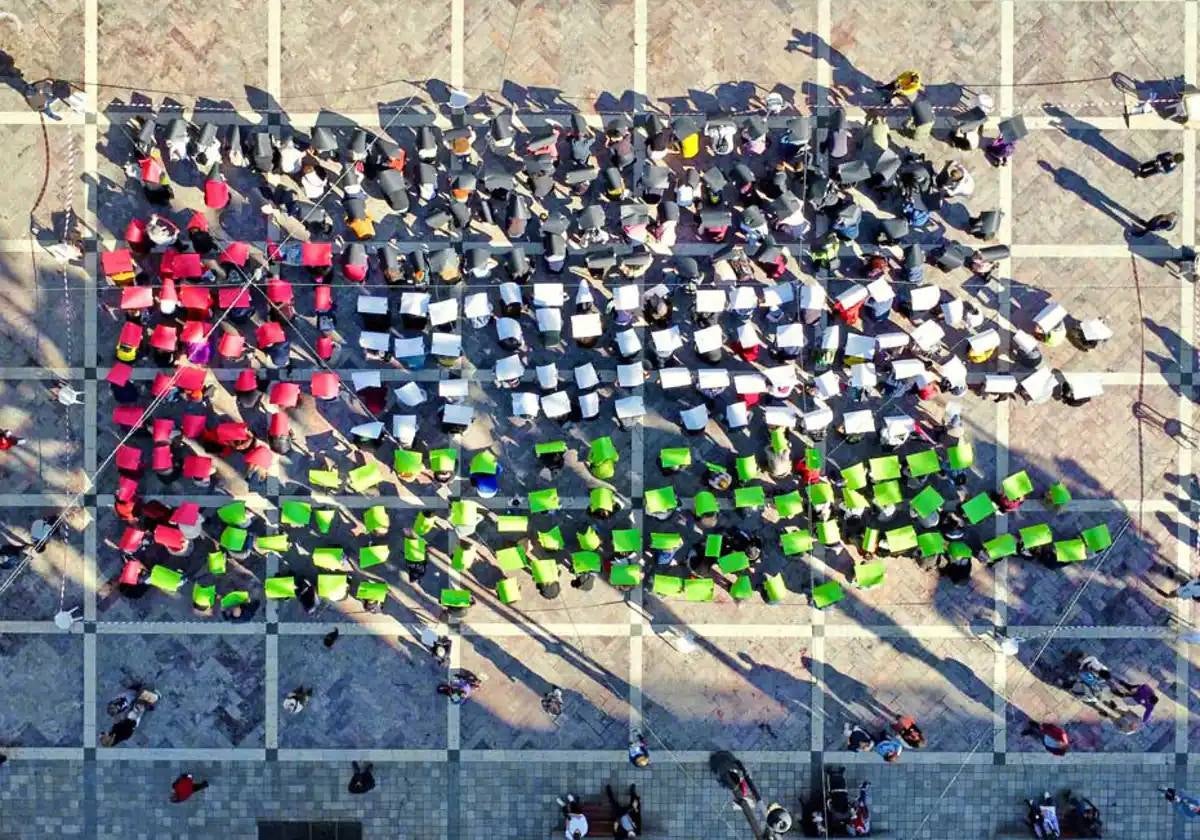 Bandera de Palestina formada en la protesta de enero en la plaza de las Monjas de Huelva
