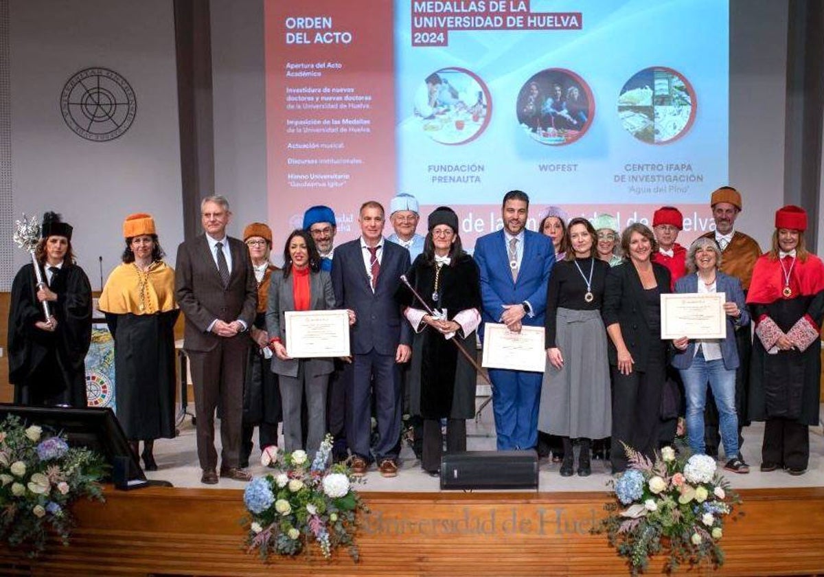 La entrega de las Medallas de la Universidad de Huelva 2024 en el acto celebrado en el campus del Carmen