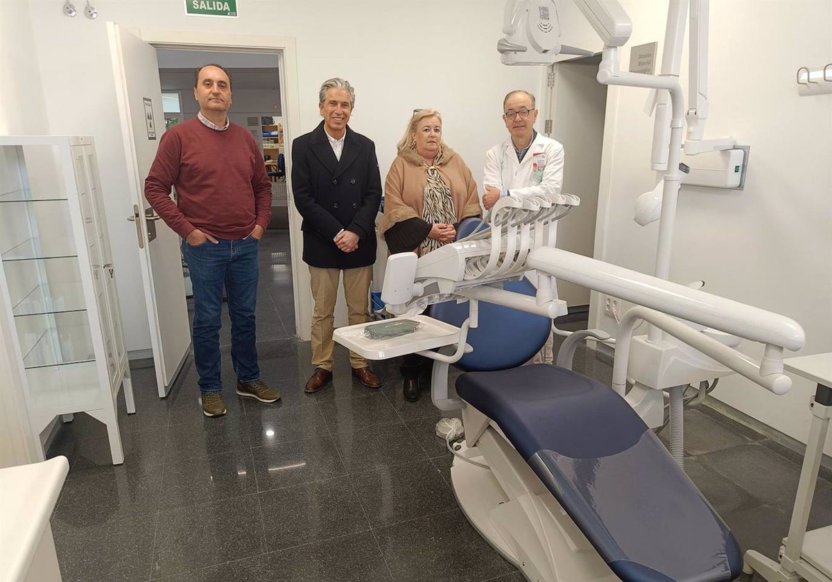Visita de la delegada de Salud a las nuevas instalaciones de Odontología