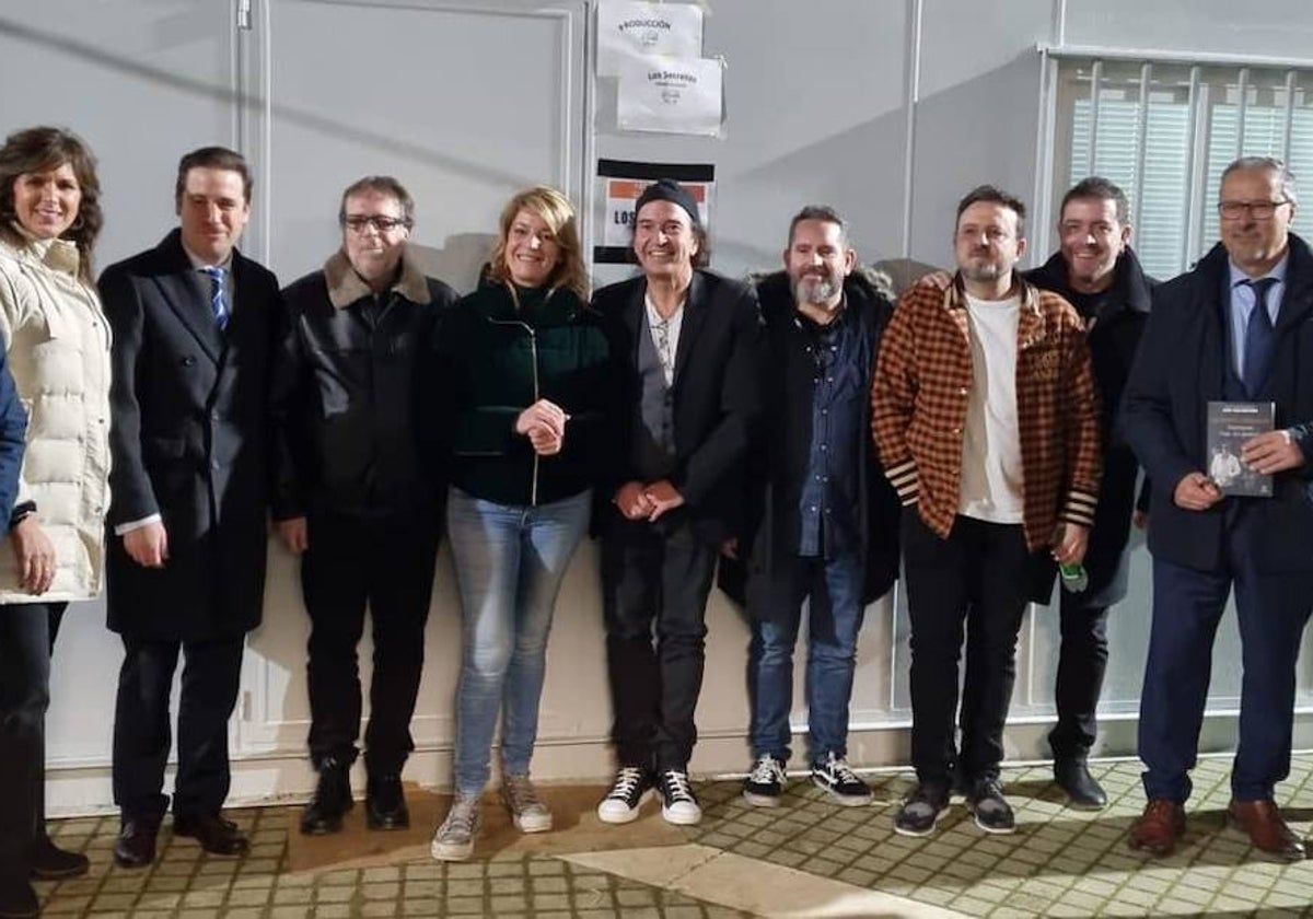 Parte del equipo de Gobierno del Ayuntamiento de Huelva con Los Secretos, en las pasadas fiestas de San Sebastián