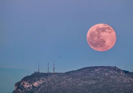 ¿Se podrá ver la luna rosa de esta madrugada desde Huelva?