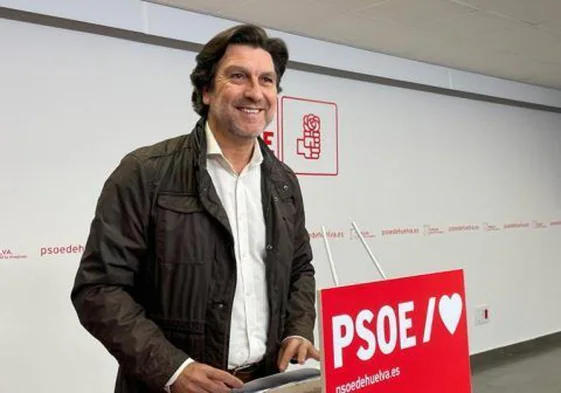 El portavoz del PSOE, Enrique Gaviño, pregunta por el coste del Hospital Materno-Infantil