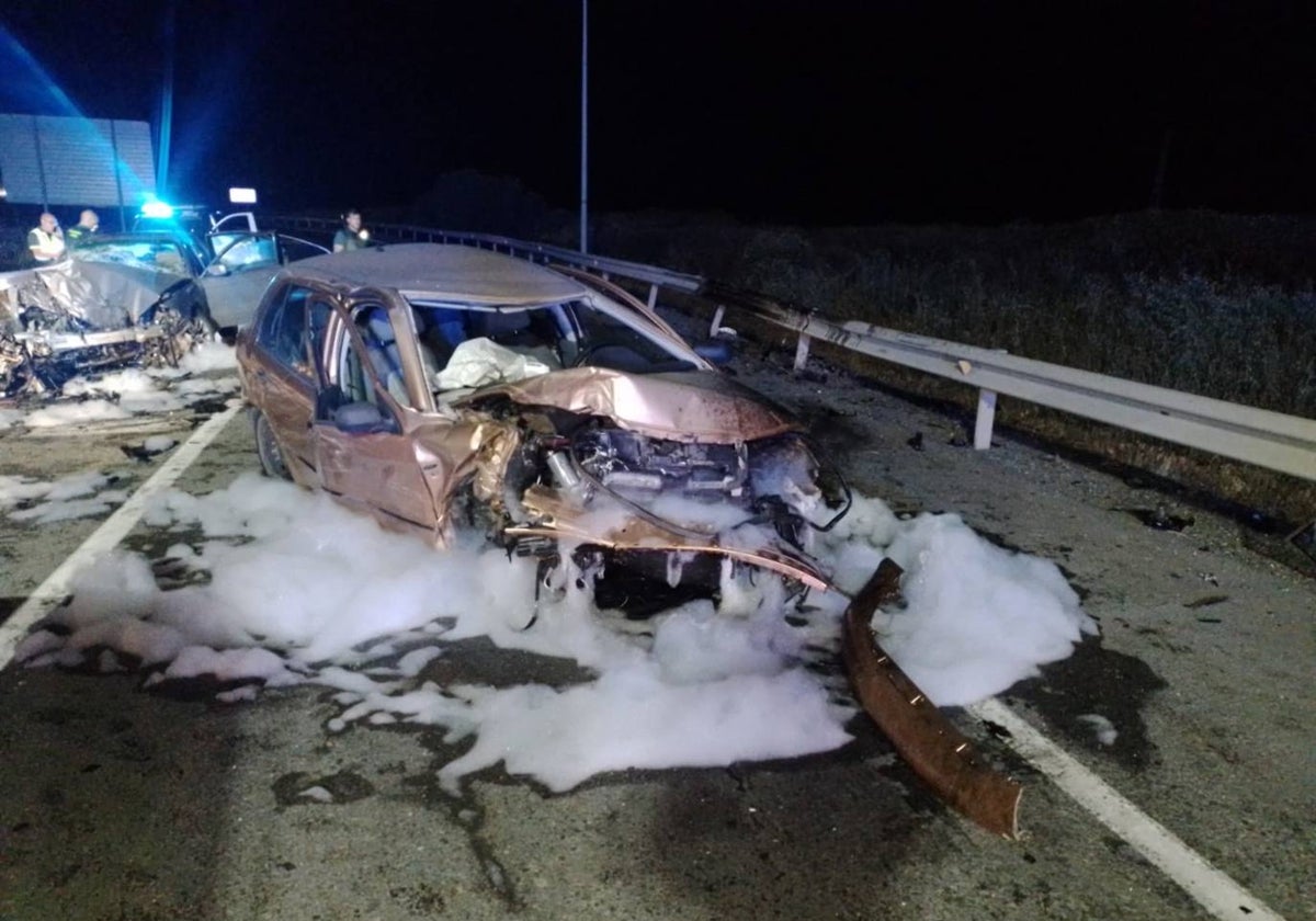 Estado en el que quedaron los vehículos implicados en el accidente en la N-435