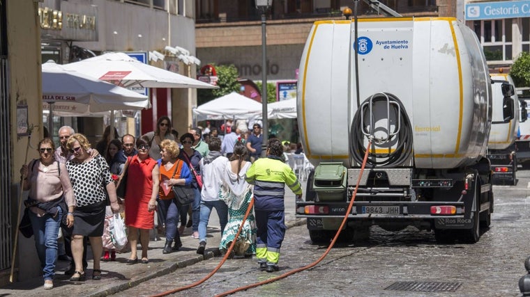 Dispositivo de limpieza tras el paso de las hermandades