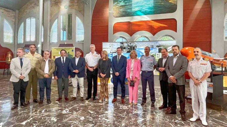 Las autoridades presentes durante el acto