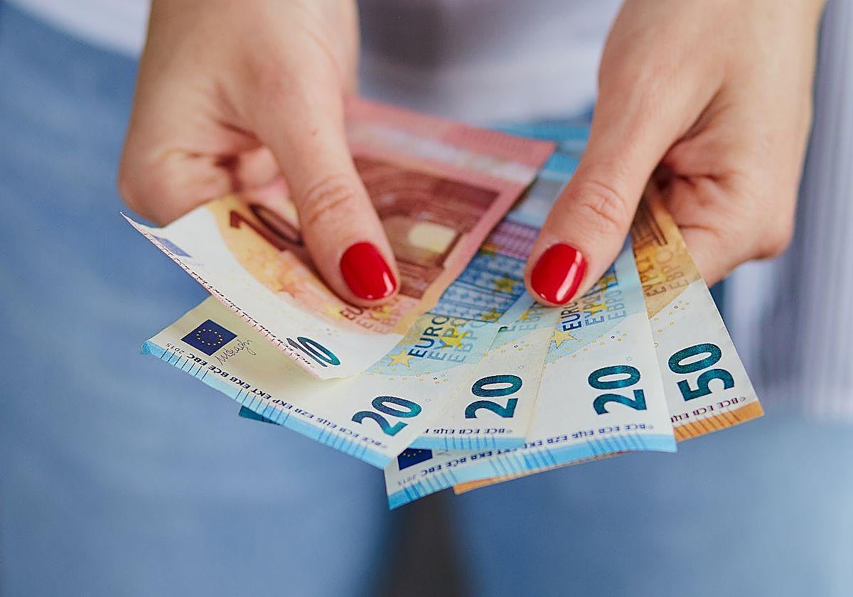 Puedes cobrar esta ayuda del SEPE de casi 500 euros si te encuentras en ...