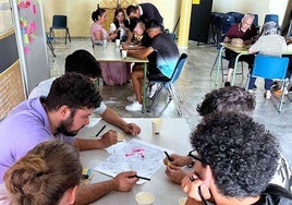 La Universidad de Huelva enseña a vecinos de El Torrejón a identificar y valorar el patrimonio que les rodea