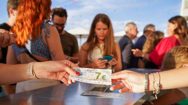 La espectacular cifra de asistentes que ha registrado la Feria de la Gamba y el Marisco de Huelva