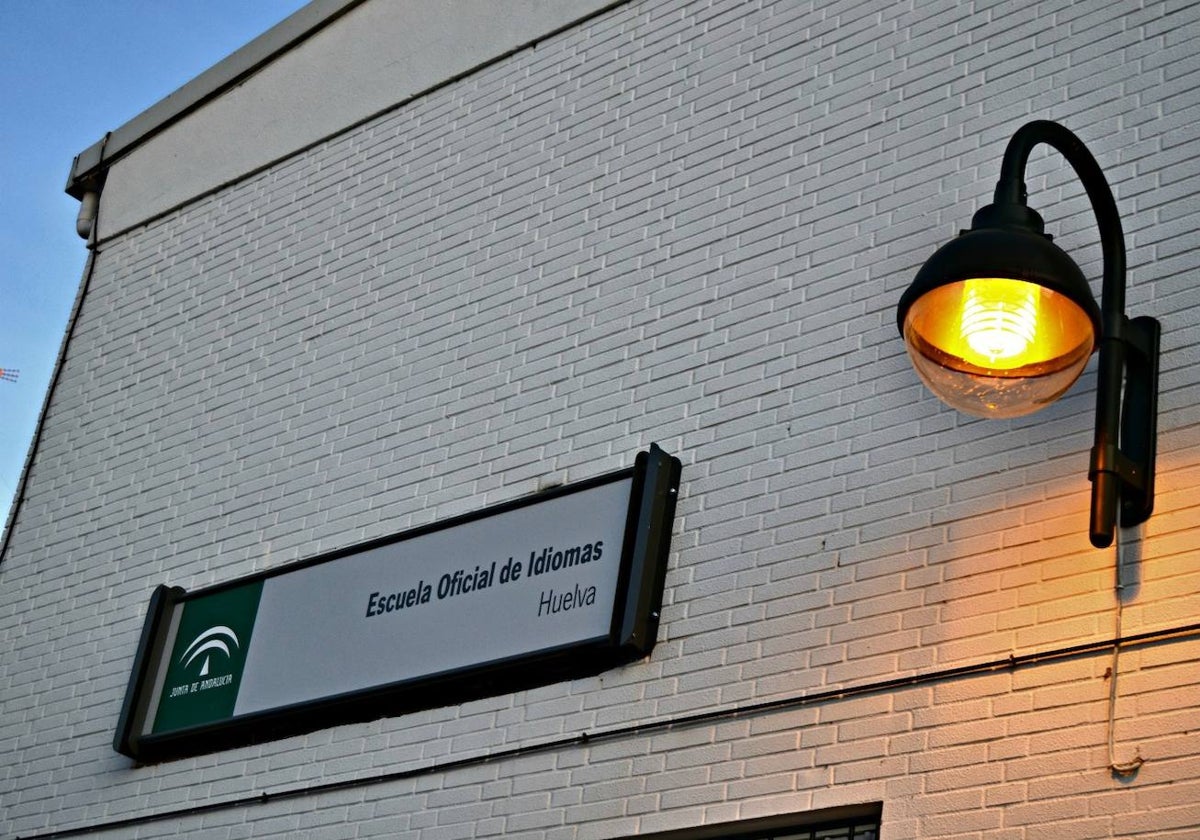 la Escuela Oficial de Idiomas de Huelva ofrecerá portugués a distancia