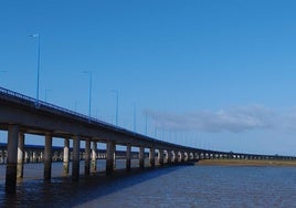 La Junta estudia reenganchar la luz de obra en el Puente del Odiel  mientras soluciona «lo antes posible» el alumbrado definitivo
