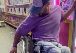 La curiosa anécdota que vivió un influencer en silla de ruedas en las Colombinas: «No vais a creer lo que me acaba de pasar»