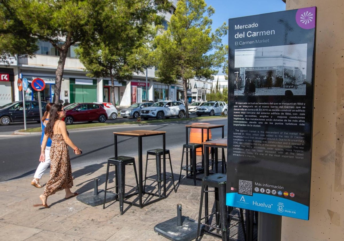 Nuevo cartel de información turística en el Mercado del Carmen