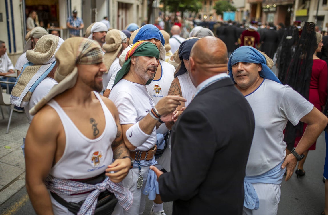 La Virgen de la Cinta se pasea entre el clamor de los onubenses