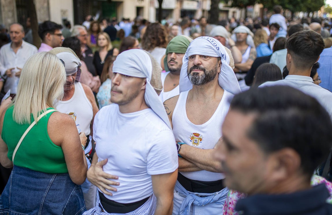 Una marea choquera acompaña a la Virgen de la Cinta hasta su santuario del Conquero