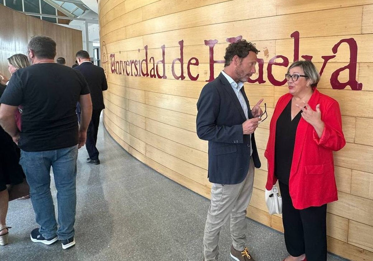 Mónica Rossi y David F. Calderón en la apertura del curso de la UHU