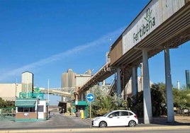 La plantilla de Fertiberia ante el cierre de la planta de Huelva: «No entendemos la decisión»