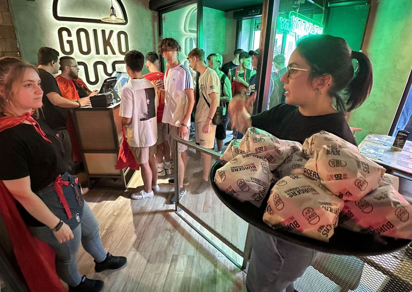 La inauguración de Goiko en Huelva con hamburguesas gratis, en imágenes