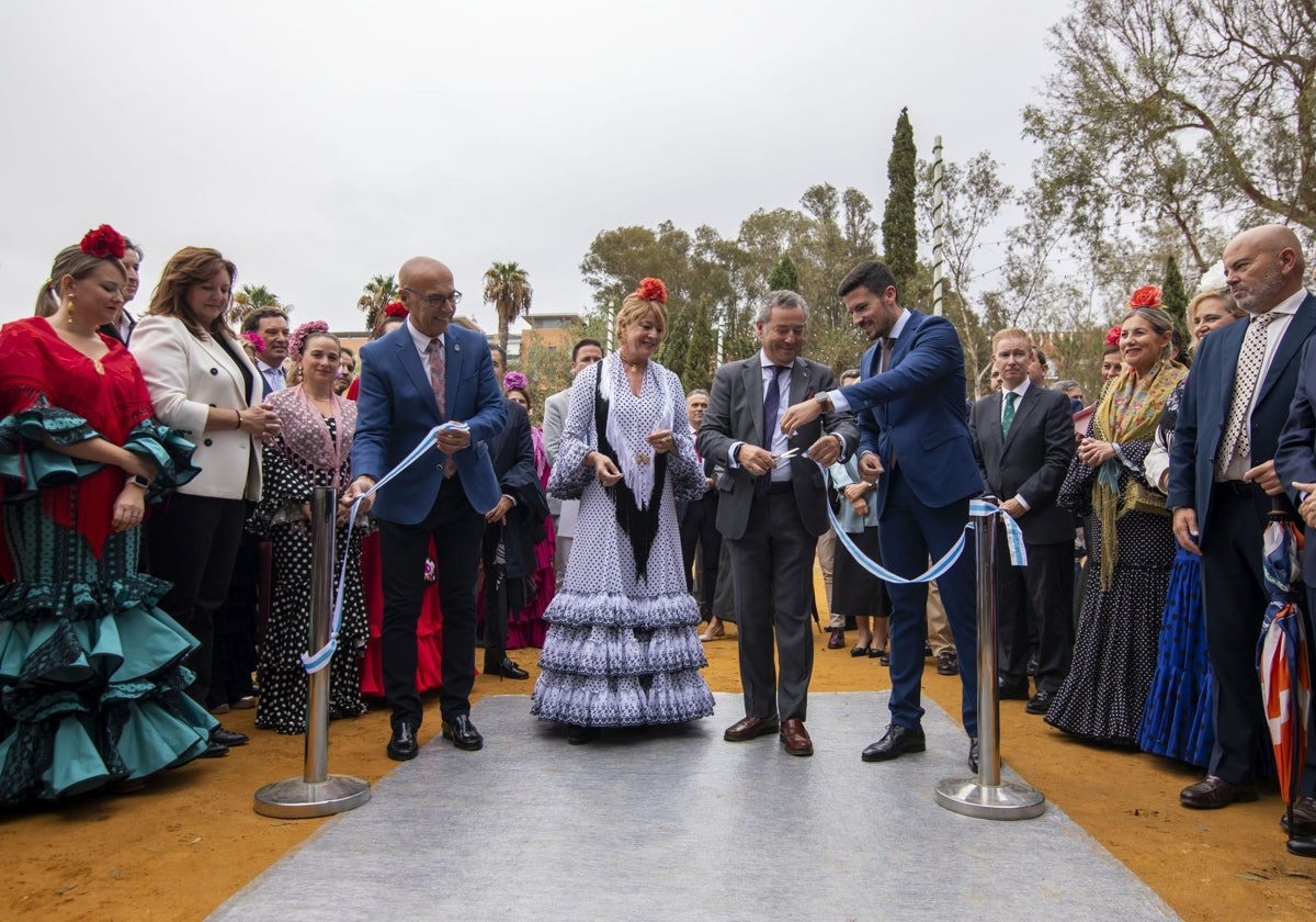 El corte de la cinta de la Feria del Caballo de Huelva